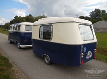 ретро автомобиль Volkswagen T1 Samba Bus