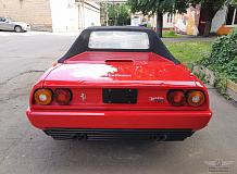 ретро автомобиль Ferrari Mondial 3.2 Cabriolet