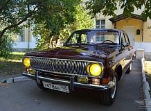 ретро автомобиль Волга ГАЗ М24 D