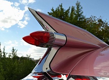ретро автомобиль Cadillac DeVille Coupe