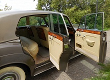 ретро автомобиль ROLLS-ROYCE SILVER CLOUD