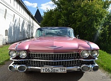 ретро автомобиль Cadillac DeVille Coupe