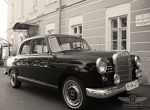 ретро автомобиль Mercedes-Benz 190B