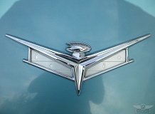 ретро автомобиль Buick LeSabre Coupe