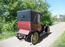 ретро автомобиль Renault AG-1 Taxi de la Marne