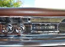 ретро автомобиль Cadillac DeVille Coupe