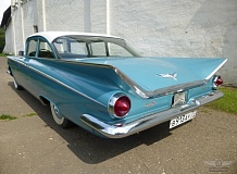 ретро автомобиль Buick LeSabre Coupe