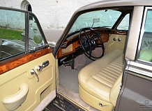 ретро автомобиль ROLLS-ROYCE SILVER CLOUD