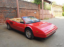 ретро автомобиль Ferrari Mondial 3.2 Cabriolet