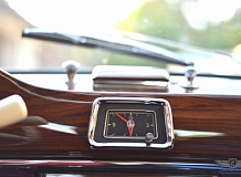 ретро автомобиль Mercedes-Benz 220S Cabrio