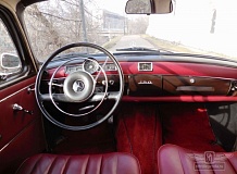 ретро автомобиль Mercedes-Benz 190B