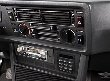 ретро автомобиль BMW 635CSi M