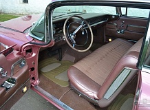 ретро автомобиль Cadillac DeVille Coupe