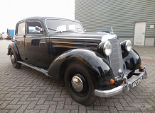 ретро автомобиль Mercedes-Benz 170S