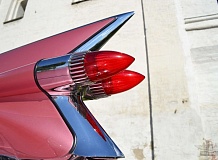 ретро автомобиль Cadillac DeVille Coupe