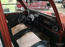 ретро автомобиль Citroen 2CV