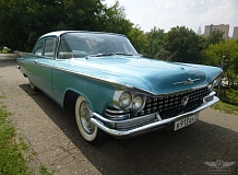 ретро автомобиль Buick LeSabre Coupe