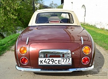 ретро автомобиль Nissan Figaro