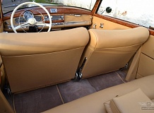 ретро автомобиль Mercedes-Benz 300 Cabriolet