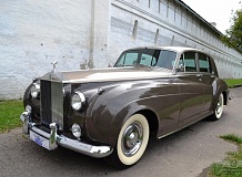 ретро автомобиль ROLLS-ROYCE SILVER CLOUD