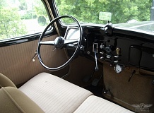 ретро автомобиль Citroen 11С Traction Avant F