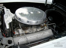 ретро автомобиль Chevrolet Corvette