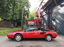ретро автомобиль Ferrari Mondial 3.2 Cabriolet