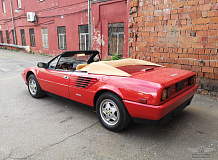 ретро автомобиль Ferrari Mondial 3.2 Cabriolet