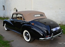 ретро автомобиль Mercedes-Benz 300 Cabriolet