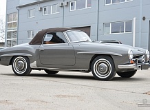 ретро автомобиль Mercedes-Benz 190SL