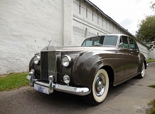 ретро автомобиль ROLLS-ROYCE SILVER CLOUD