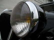 ретро автомобиль Citroen 11С Traction Avant F