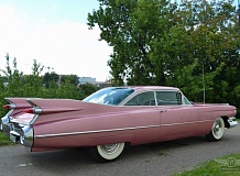 ретро автомобиль Cadillac DeVille Coupe
