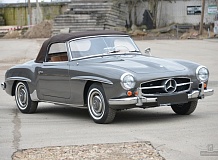 ретро автомобиль Mercedes-Benz 190SL