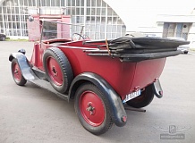 ретро автомобиль Renault NN