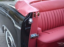 ретро автомобиль Mercedes-Benz 220S Cabrio