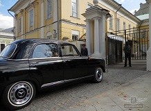 ретро автомобиль Mercedes-Benz 190B