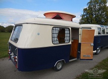 ретро автомобиль Volkswagen T1 Samba Bus