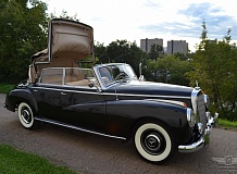 ретро автомобиль Mercedes-Benz 300 Cabriolet