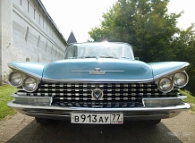 ретро автомобиль Buick LeSabre Coupe