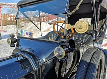ретро автомобиль Ford model T Touring Phaeton
