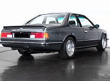 ретро автомобиль BMW 635CSi M