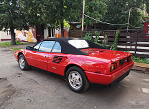 ретро автомобиль Ferrari Mondial 3.2 Cabriolet