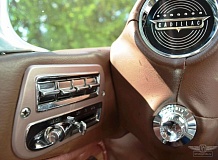 ретро автомобиль Cadillac DeVille Coupe