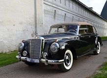 ретро автомобиль Mercedes-Benz 300 Cabriolet