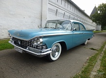 ретро автомобиль Buick LeSabre Coupe