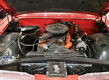 ретро автомобиль Chevrolet Impala Convertible