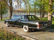 ретро автомобиль Чайка ГАЗ 14-02
