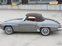 ретро автомобиль Mercedes-Benz 190SL
