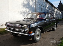 ретро автомобиль Волга ГАЗ 24